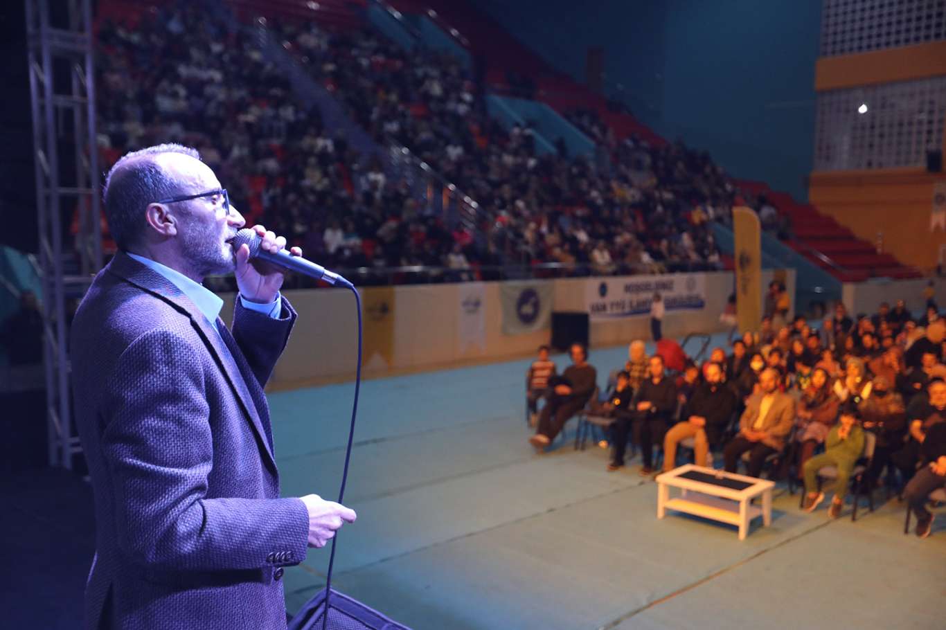 İlahi sanatçısı Ömer Karaoğlu Vanlılarla buluştu İlahi sanatçısı Ömer Karaoğlu Vanlılarla buluştu